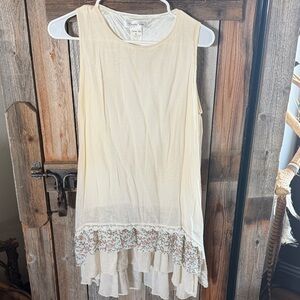 Vintage-Inspired Cream Sleeveless Ruffle-Hem Tank Top - Eternity Blue